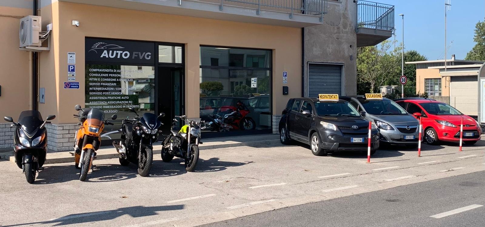 Vetrina negozio Auto FVG a Monfalcone